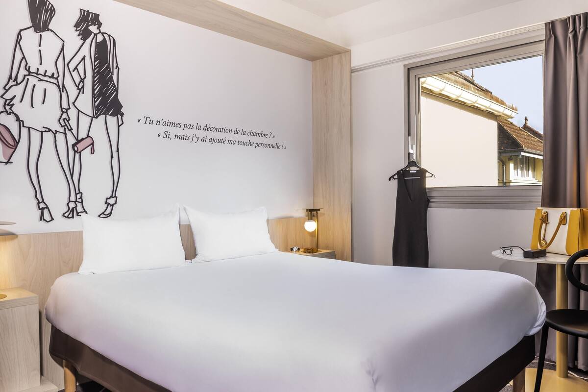 Premium bedding, desk, blackout curtains, soundproofing