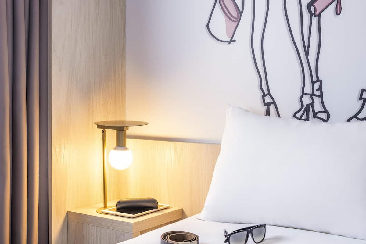 standard room, 1 double bed, accessible | 2 bedrooms, premium bedding, desk, blackout curtains