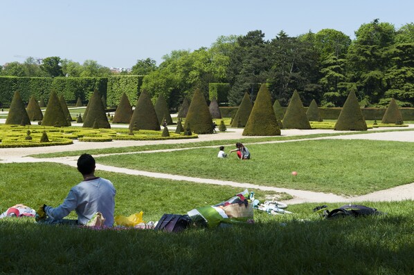 BBQ/picnic Area - ibis Styles Sceaux Paris Sud (Sceaux)