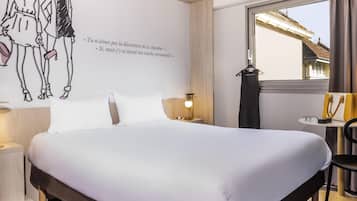 2 kamar tidur, seprai premium, meja kerja, dan tirai kedap cahaya