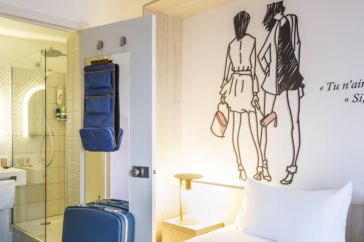 Standard Room, 1 Double Bed | 2 bedrooms, premium bedding, desk, blackout drapes