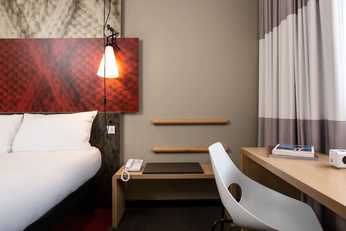 Standard Double Room, 1 Double Bed | In-room safe, desk, blackout drapes, soundproofing