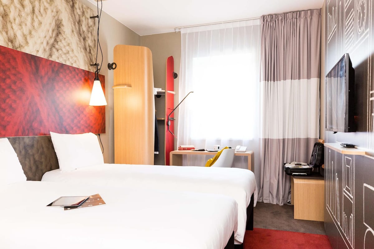 Standard Twin Room, 2 Twin Beds | In-room safe, desk, blackout drapes, soundproofing