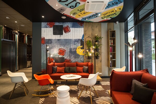 Lobby lounge