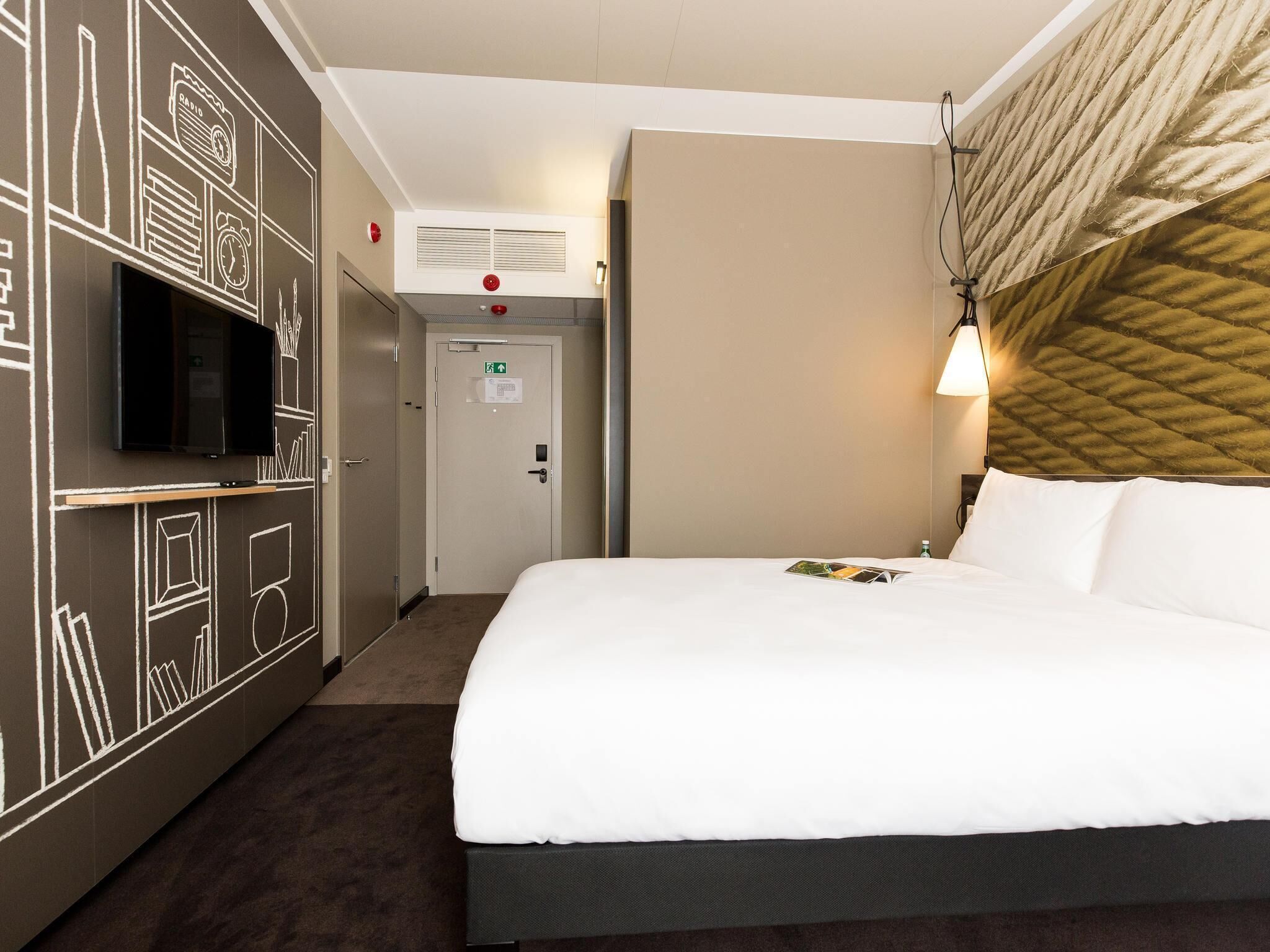 Chambre Standard, 1 lit double, accessible aux personnes à mobilité réduite