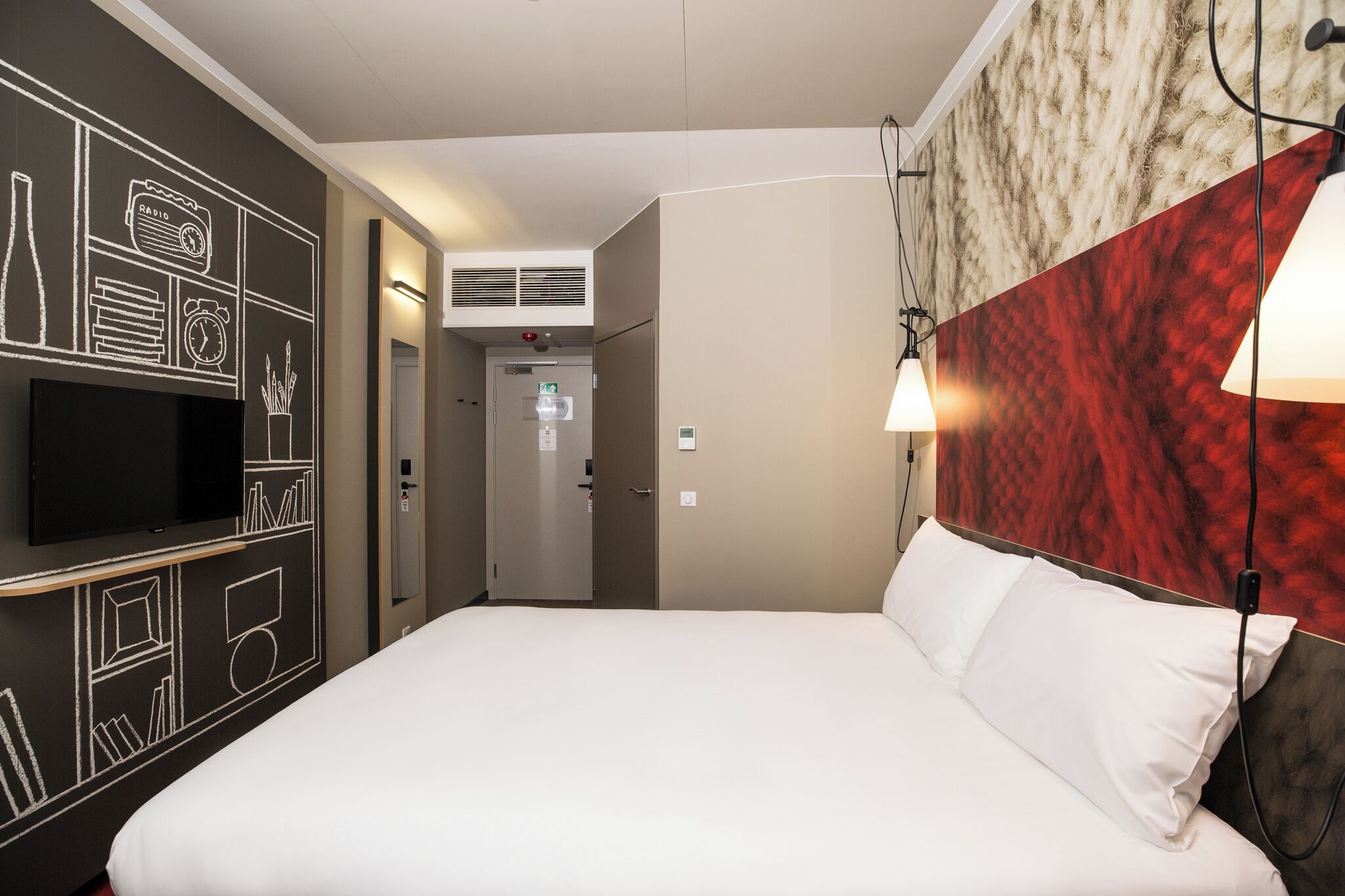 Standard Double Room, 1 Double Bed | In-room safe, desk, blackout drapes, soundproofing
