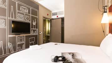 Standard Room, 1 Double Bed, Accessible | In-room safe, desk, blackout curtains, soundproofing