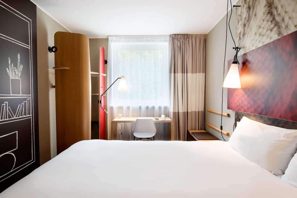 In-room safe, desk, blackout drapes, soundproofing