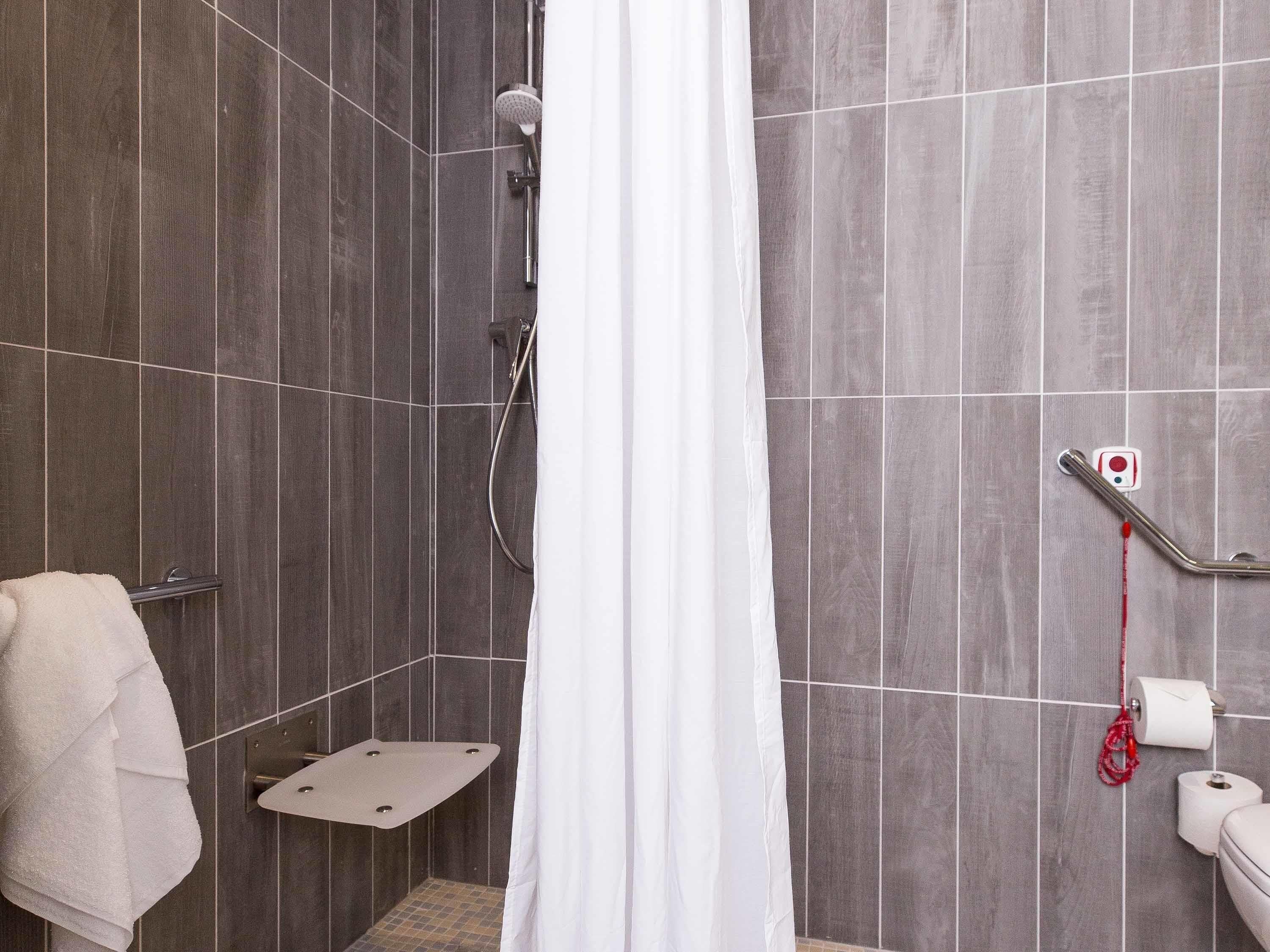 standard room, 1 double bed, accessible | in-room safe, desk, blackout curtains, soundproofing