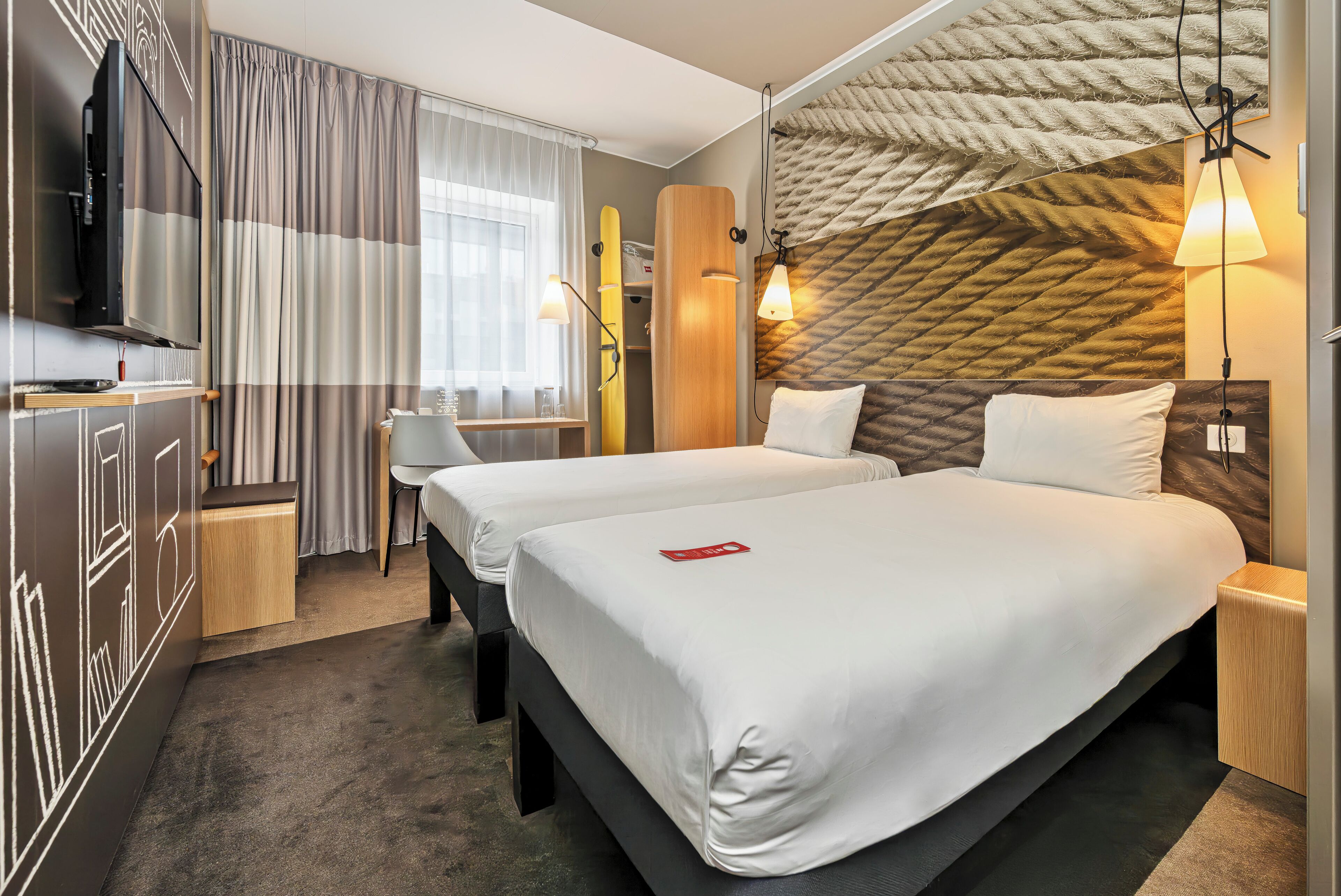 Standard Double Room, 1 Double Bed | In-room safe, desk, blackout drapes, soundproofing