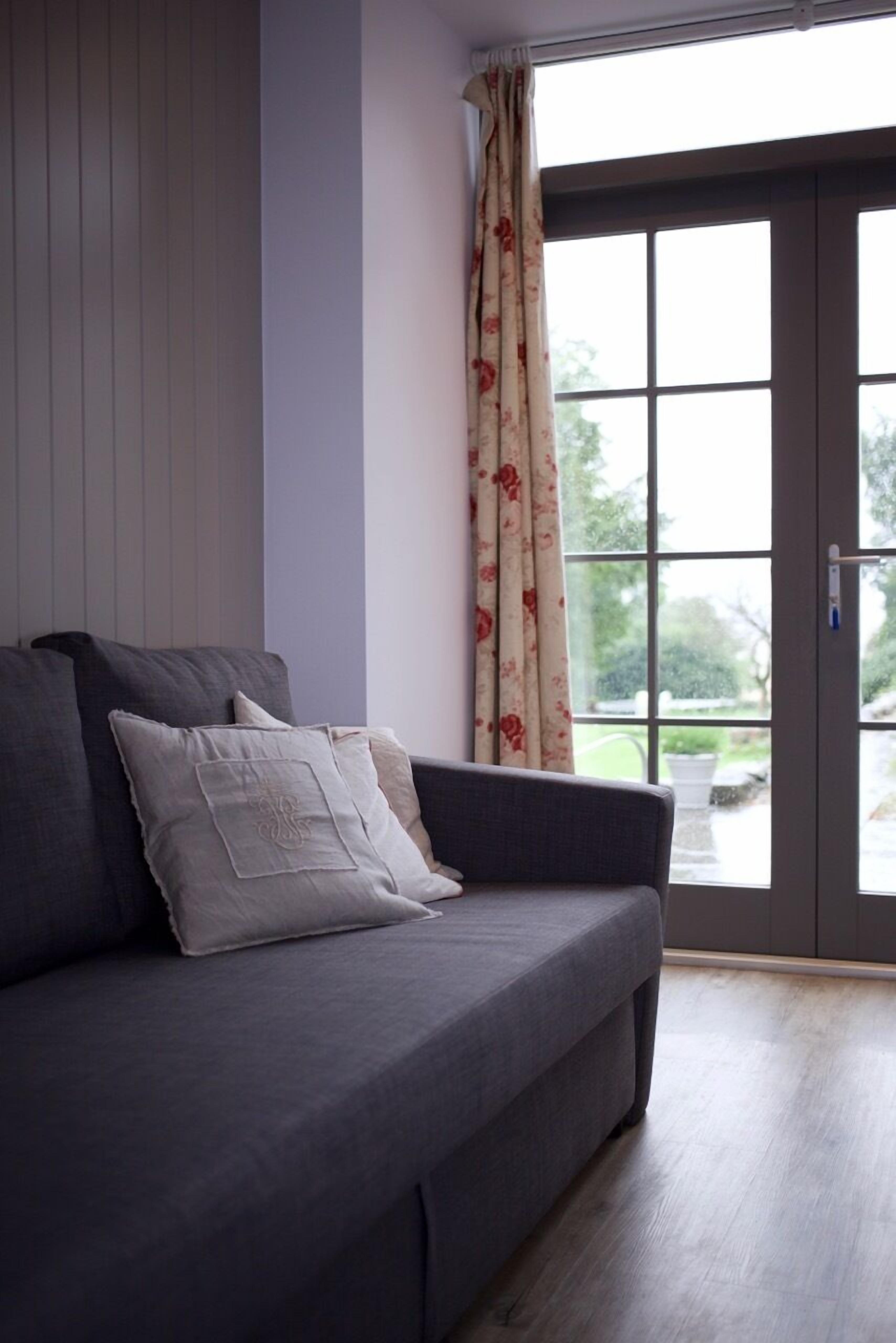 1-Bedroom Lodge (Ramsay) | Living area | Flat-screen TV