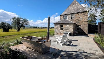1 Bedroom Lodge (The King's Folly) | Terrace/patio