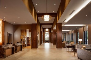 Lobby - Embassy Suites by Hilton South Bend at Notre Dame (South Bend)
