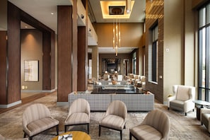 Lobby - Embassy Suites by Hilton South Bend at Notre Dame (South Bend)