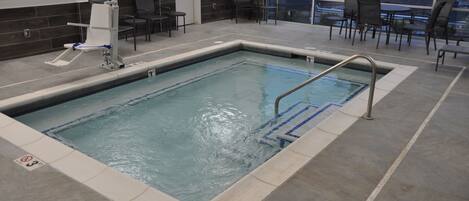 Indoor spa tub