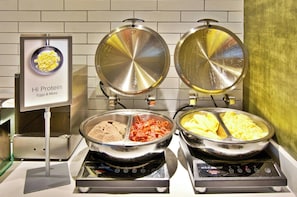 Free daily buffet breakfast - Fairfield Inn & Suites by Marriott Nashville Airport (Nashville)
