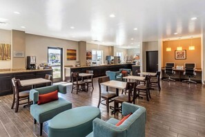 Free daily buffet breakfast  - MainStay Suites Denver International Airport (Denver)