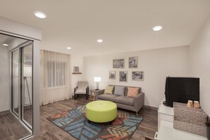 Lobby sitting area - WoodSpring Suites San Antonio Stone Oak (San Antonio)