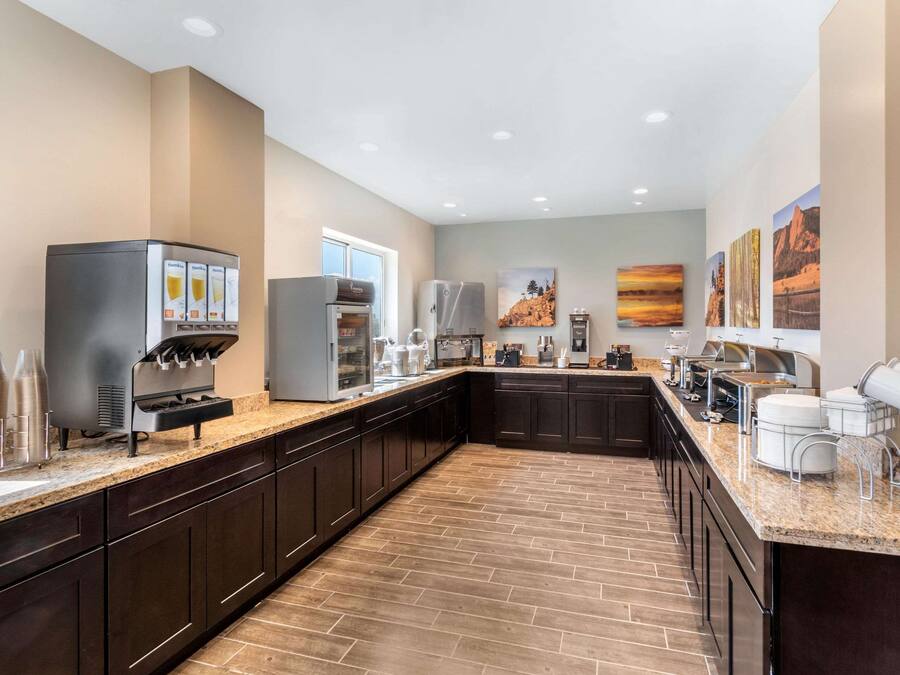 Free daily buffet breakfast