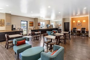 Free daily buffet breakfast  - Sleep Inn & Suites Denver International Airport (Denver)