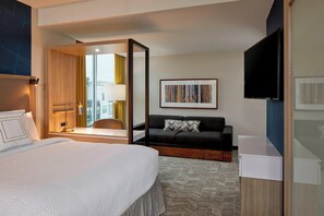 Desk, laptop workspace, blackout curtains, iron/ironing board - SpringHill Suites by Marriott Nashville Downtown/Convention Center (Nashville)