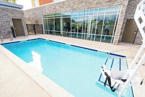 Outdoor pool - SpringHill Suites by Marriott Ontario Airport/Rancho Cucamonga (Ontario)