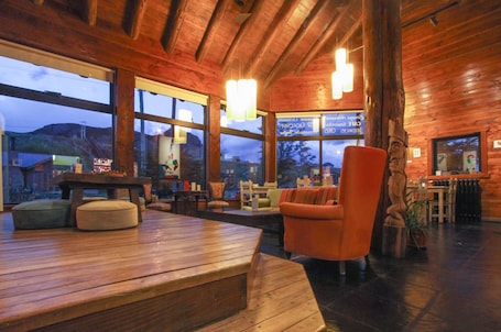 Cabin, 1 Queen Bed, Kitchenette | Living area