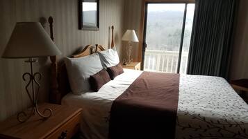 Condo, Multiple Beds, Non Smoking, Mountain View | Balcony