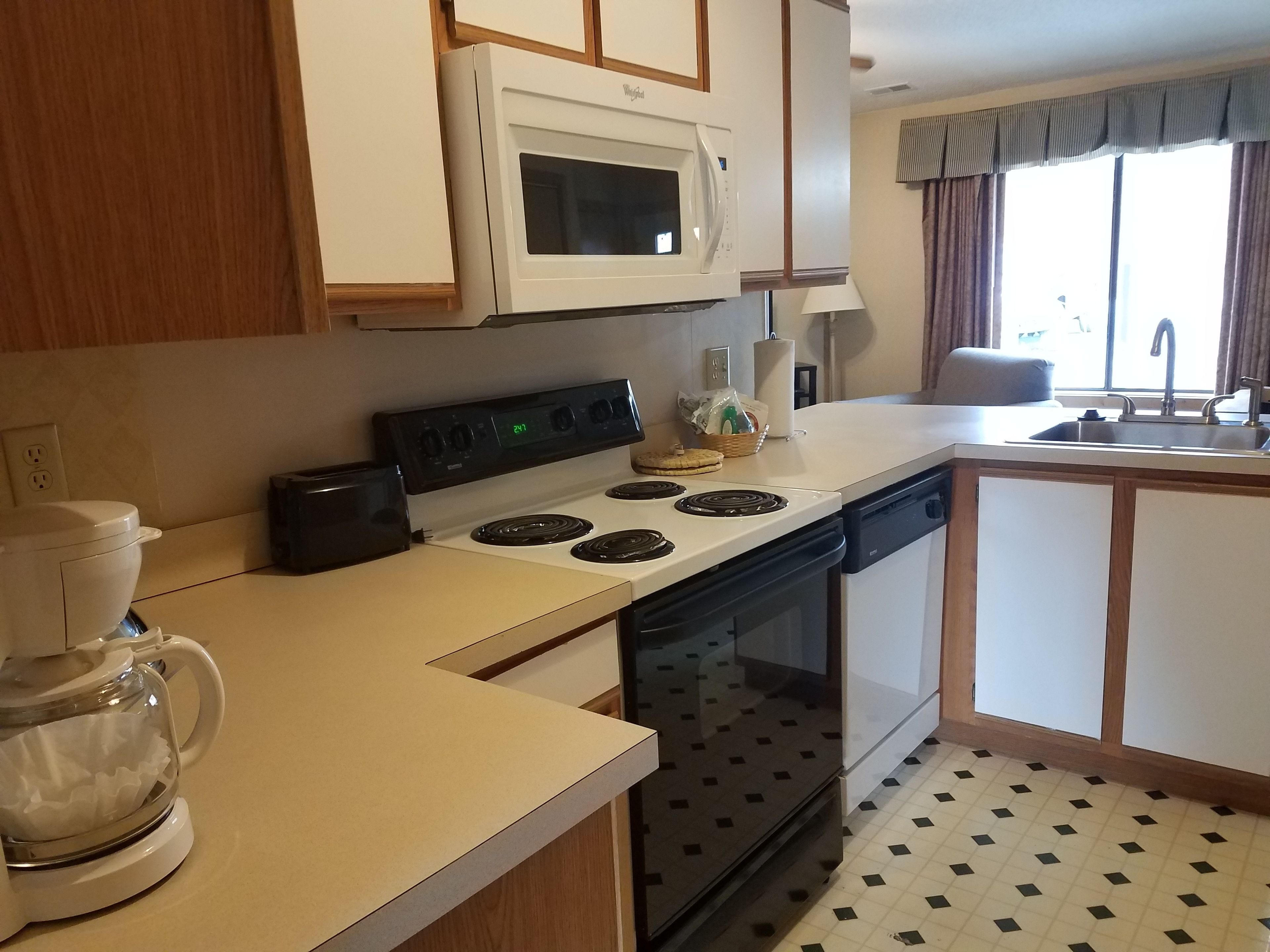 大型冰箱、微波爐、烤箱、爐台