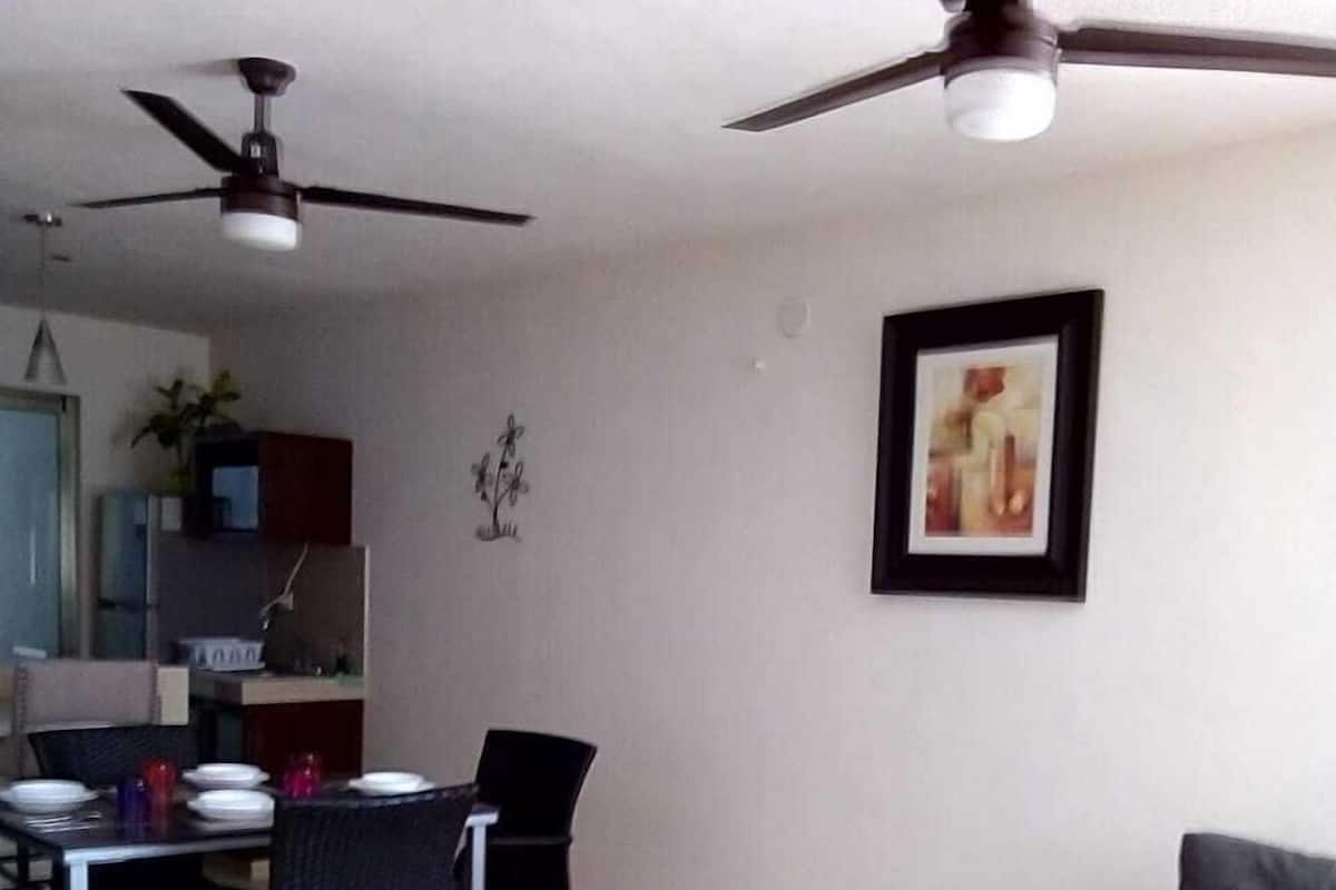 Luxury Apartment, 2 Bedrooms (Depto 3) | Escrivaninha, ferros/tábuas de passar roupa, Wi-Fi de cortesia