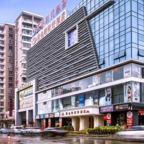 Front of property - Vienna Classic Hotel (Guangzhou)