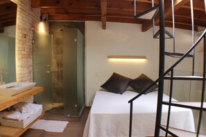 Loft, 1 llit de matrimoni | Minibar, cortines opaques, planxa i posts de planxar i wifi gratuïta 