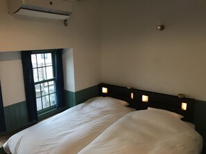 Small Double Room - CōBō Hostel (Kyoto)