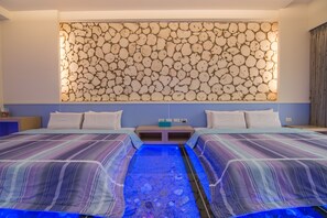 Deluxe Quadruple Room | Desk, blackout drapes, soundproofing, free WiFi - Little Skylark B&B (Magong)