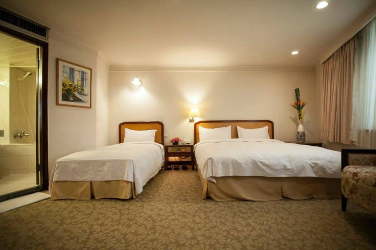 Elite Triple Room, Multiple Beds | Premium bedding, desk, blackout drapes, WiFi (free)