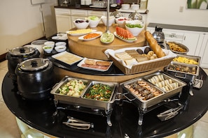 Free daily buffet breakfast 
