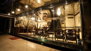 Lobby sitting area - Moon Light Hotel (Hsinchu)
