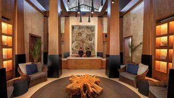 Couples treatment rooms, hot tub, body treatments, aromatherapy