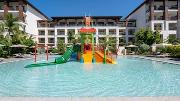 5 buitenzwembaden, parasols voor strand/zwembad