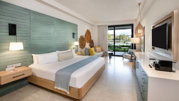 Resort King - Pool View Junior Suite | Free minibar items, in-room safe, desk, laptop workspace