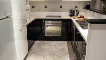 Oasis 4 At Palm Cove | Private kitchen | Fridge, microwave, oven, stovetop