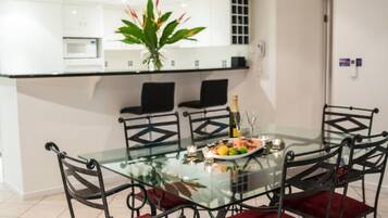 Oasis 4 At Palm Cove | In-room dining