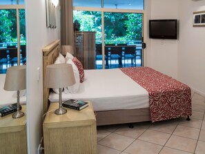 3 bedrooms, premium bedding, in-room safe, desk