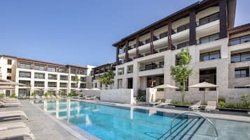 5 buitenzwembaden, parasols voor strand/zwembad