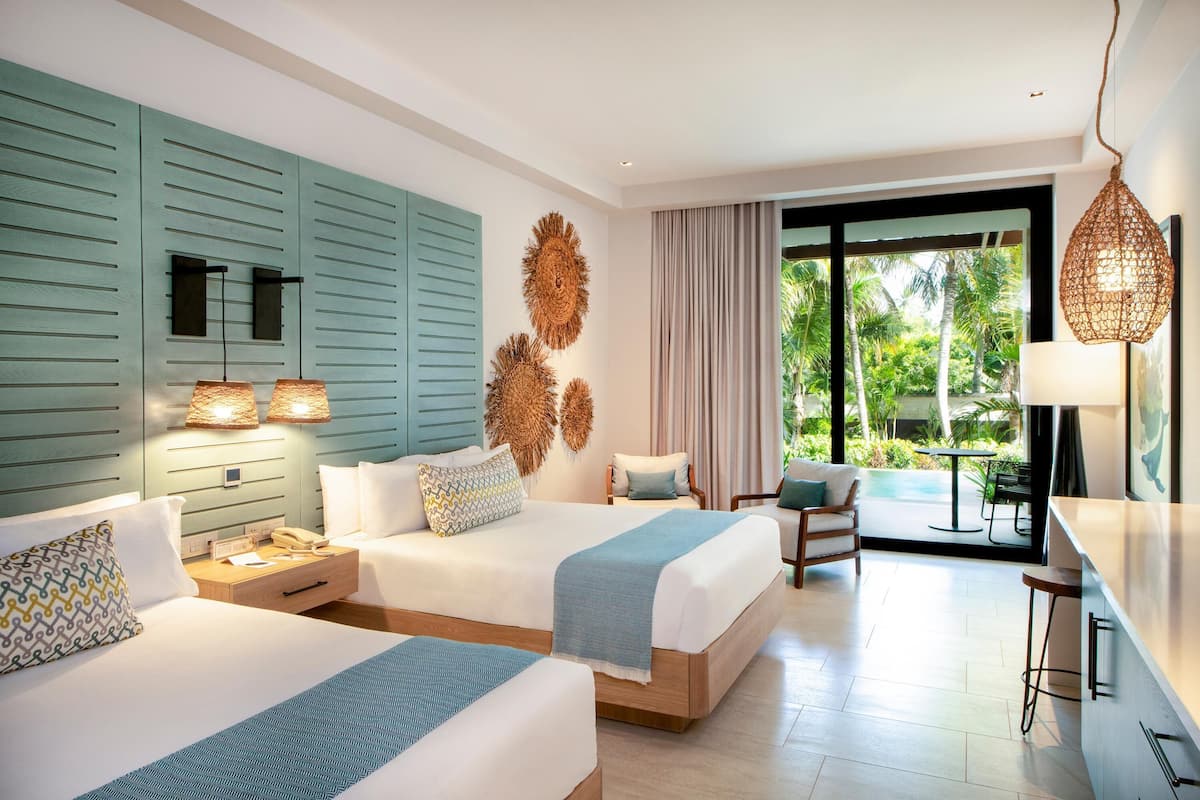 Free minibar items, in-room safe, laptop workspace, blackout drapes