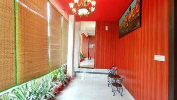 Se ofrece un desayuno continental (180 INR por persona)