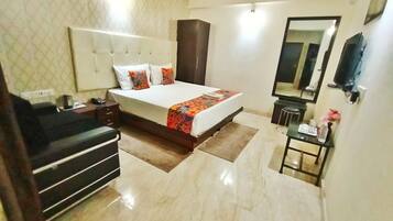 EXECUTIVE AC | 1 bedroom, desk, blackout curtains, soundproofing