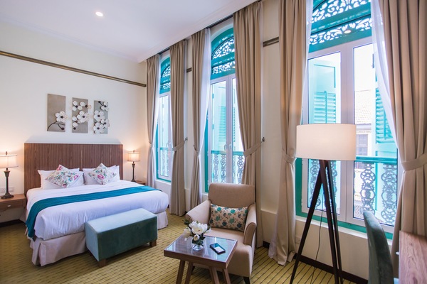 Superior Suite, 1 King Bed | 1 bedroom, minibar, in-room safe, desk