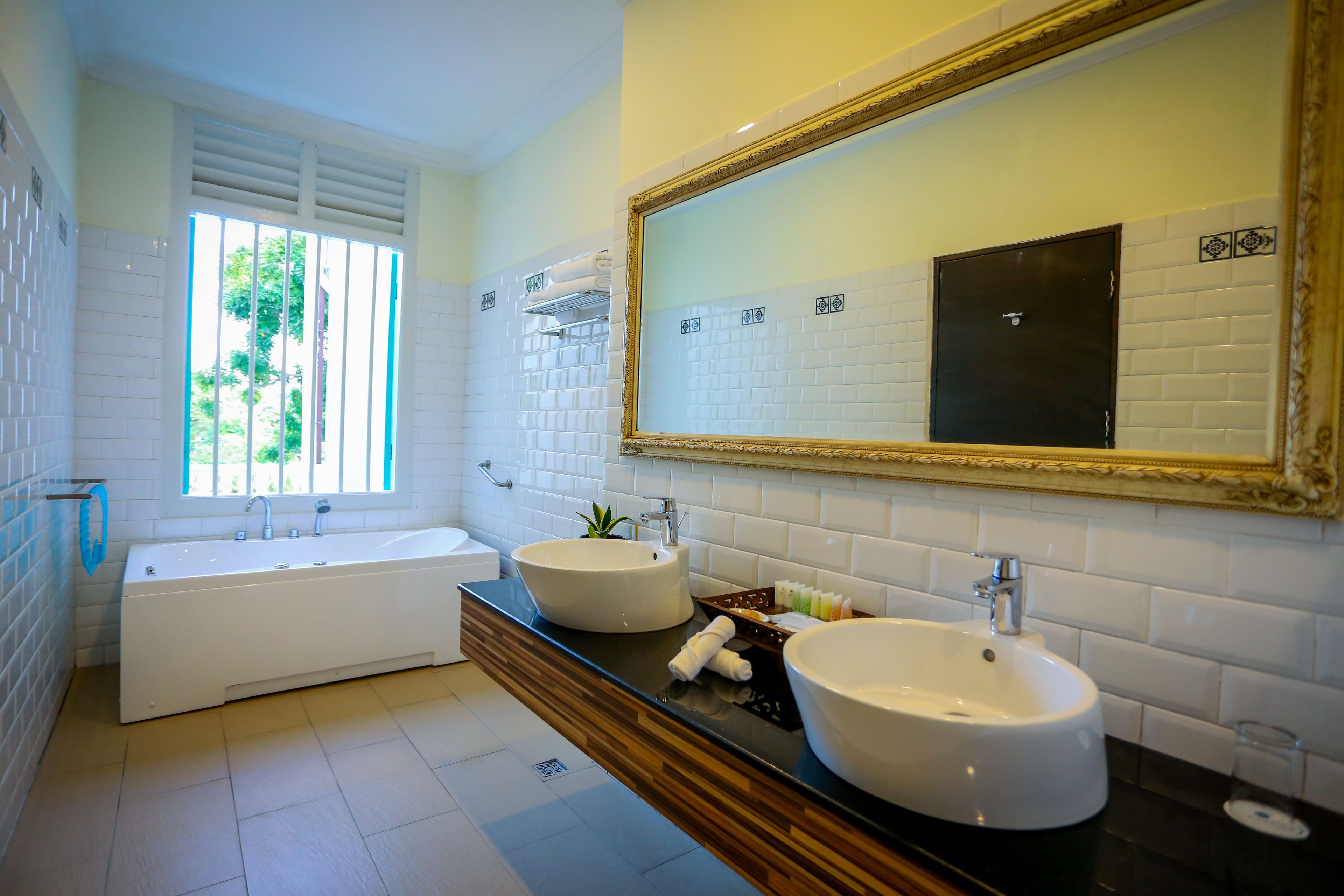 grand suite, 1 king bed with sofa bed, river view | bathroom | free toiletries, hair dryer, bathrobes, slippers