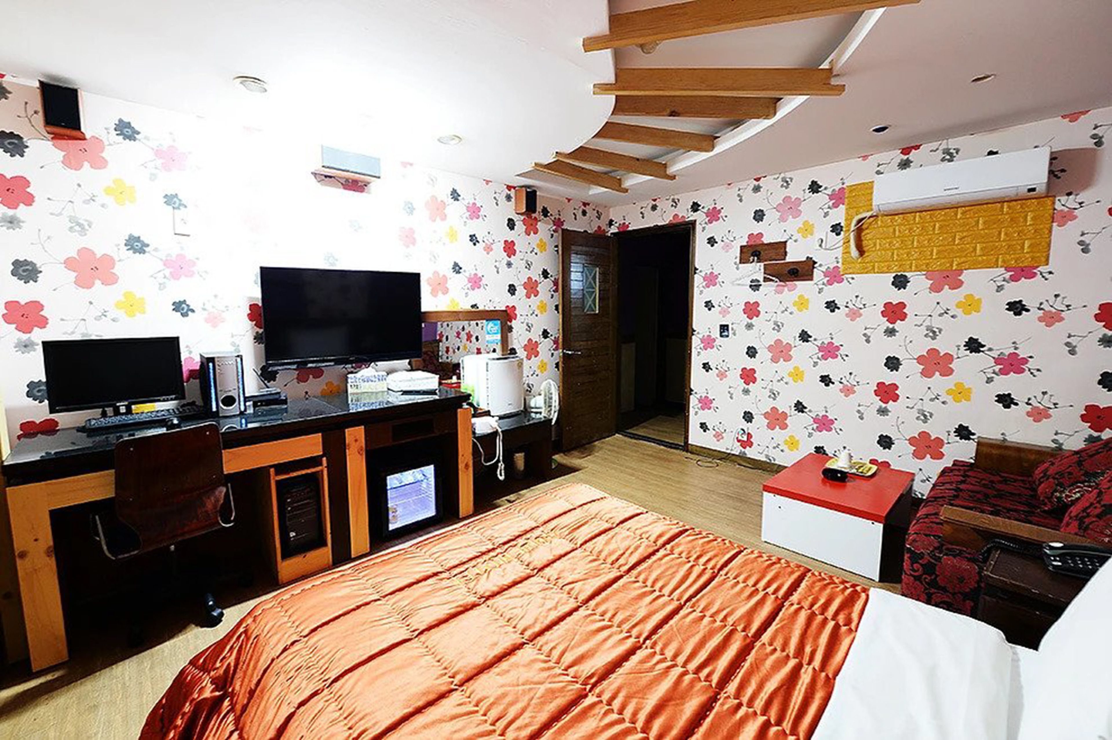 مكتب وواي فاي مجانًا